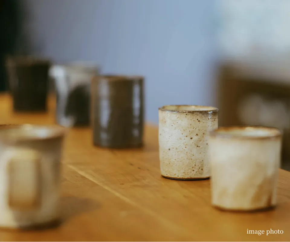 陶器のコップ